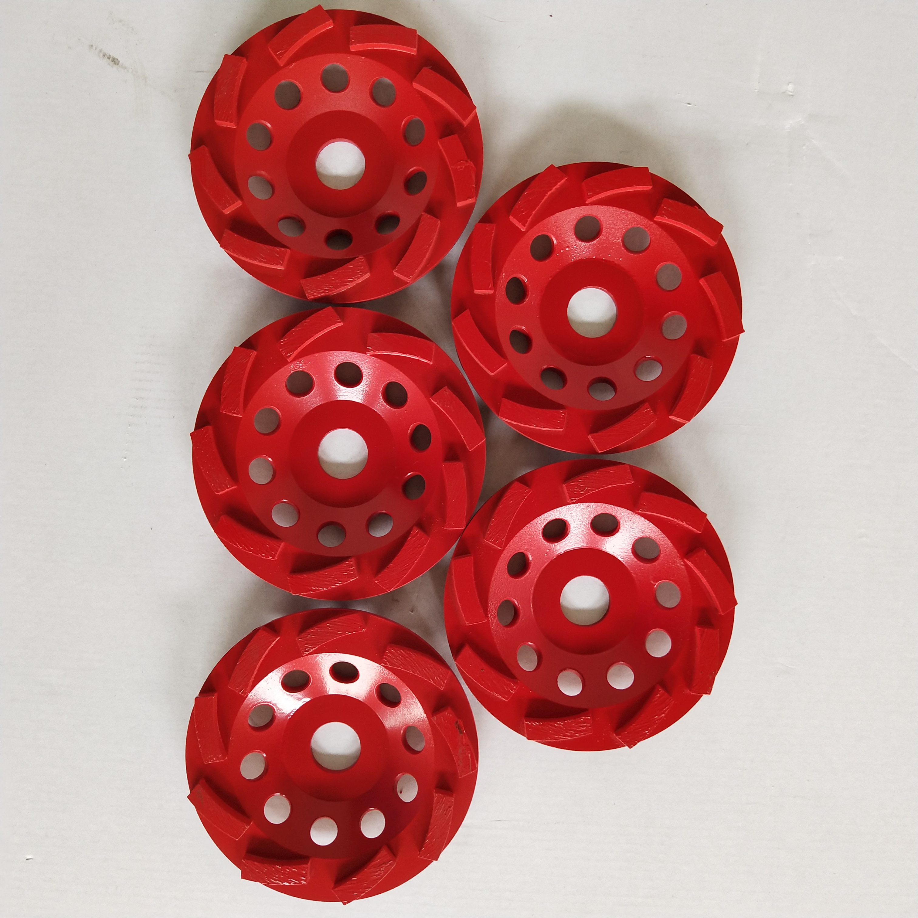 Rueda abrasiva de diamante de 7" para bordear hormigón Ruedas de copa de molienda manual segmentadas turbo con segmento de 24nos.
